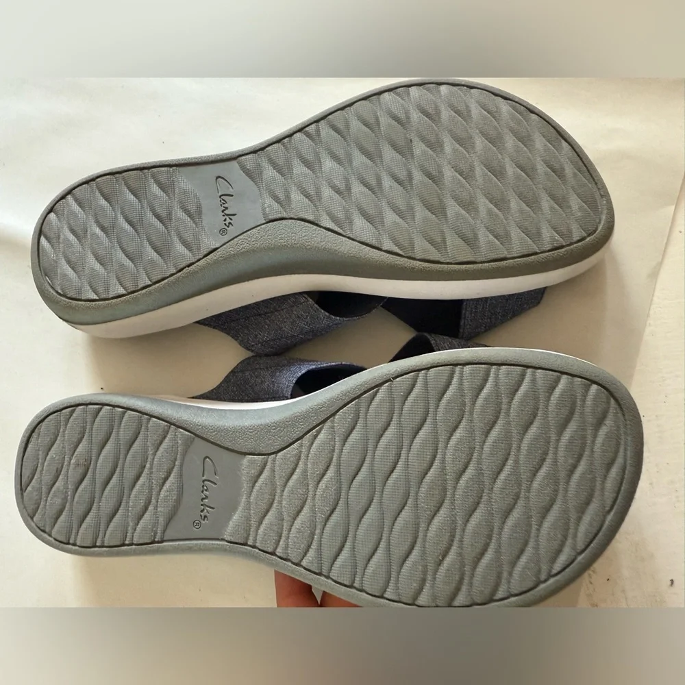 Cloudsteppers by Clarks Gray Sandals - Picture 4 of 4